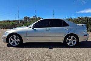 Lexus IS 300 del 2001, Usado, Sin Reserva, 1 Dueño, 70000 Millas, Motor 2JZ de 6 Cilindros, Mayormente sin Modificaciones - Product Image 2