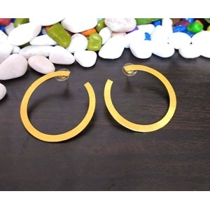 Pendientes de Aro Clásicos Unisex de Latón Chapado en Oro Hechos a Mano por Soumya Creation, de Rajasthan, para Fiestas - Product Image 1