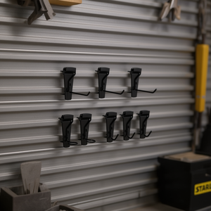 Kit de pared con rieles de acero Stanley con 8 ganchos pequeños - Product Image 3