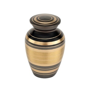 Urnas funerarias de cremación de latón Diseño clásico con urnas para adultos de recuerdo de metal con acabado en oro negro para funeral - Product Image 1
