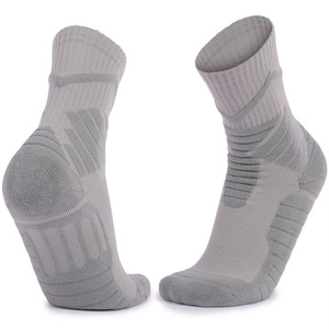 Calcetines lisos sólidos personalizados de alta calidad para hombres 100% algodón transpirable suave y cálido calcetines de hombre de longitud media elásticos de moda - Product Image 3