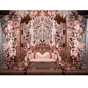 เวทีงานแต่งงานที่หรูหรา ทันสมัย สำหรับงานแต่งงานแบบอินเดียใต้ สไตล์ราชวงศ์  ตกแต่งด้วยไฟเบอร์กลาส ผลิตในแคนาดา - Product Image 1
