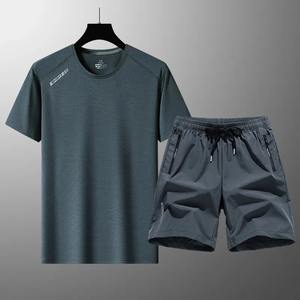 Costume de sport et de loisirs à manches courtes en soie de glace taille OEM hommes été mince respirant confortable T-shirt short costume deux pièces - Product Image 4
