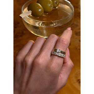 Anillo de Diamantes Jane Radiant Eternity en Oro Amarillo - Product Image 3