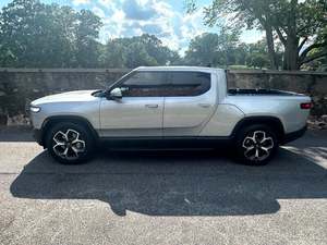 Rivian R1T 2023 Limpia, Versión Adventure Performance, Eléctrica, Motor Dual, Cabina Doble, Tracción en las Cuatro Ruedas, Rines de Aleación R17, Asientos de Cuero Oscuro, Navegación, Volante a la Izquierda - Product Image 3