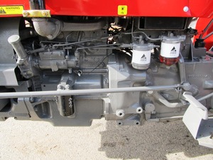 Tractor Agrícola Massey Ferguson 240 de 45HP Diésel 4x4 con Transmisión por Engranajes y 3 Años de Garantía - Product Image 5