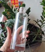 Tasse à eau ronde blanche en cristal de forme ovale en gros chinoise avec couvercle en acier inoxydable