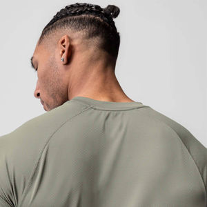 T-shirt d'entraînement de performance pour hommes OEM avec technologie absorbant la sueur pour le fitness et la salle de sport - Product Image 3