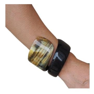 Bracelet spirale en corne de buffle style animal pour femme, fait main, durable, couleur naturelle, bijoux d'inspiration antique - Product Image 1