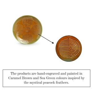 Juego de 4 placas laterales/cuartos de cerámica grabadas a mano de Peacock Boulevard aptas para microondas - Product Image 3