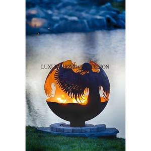 Grand foyer en métal de qualité industrielle avec base de protection thermique protégeant les surfaces extérieures contre la chaleur excessive et les dommages causés par le feu - Product Image 1