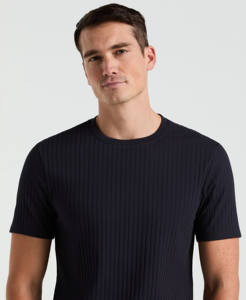 T-shirt décontracté pour hommes Tenue de rue personnalisée Mode quotidienne Fournisseur de vêtements Tissu confortable Approvisionnement en gros en vrac - Product Image 3