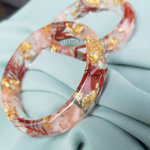 Hermoso y Duradero Marco de Fotos Moderno con Flores Secas Reales y Hueso de Búfalo Transparente Hecho a Mano - Product Image 1