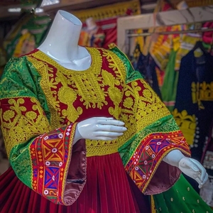 Vestido tradicional bordado hecho a mano para mujer, vestido Salwar de terciopelo afgano, ropa de fiesta de boda afgana, tallas personalizadas, algodón de seda 108 - Product Image 1