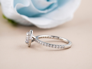 Bague ronde en diamant Moissanite taille brillant en argent sterling Halo Setting Pave Accents Cadeau de proposition de mariage Certificat GRA - Product Image 3