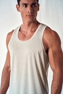 Camiseta sin mangas esencial para el verano, ultra suave, ligera, transpirable, cómoda para el día a día - Product Image 2