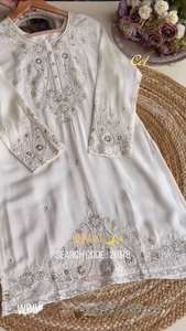 Vêtements de créateur, salwar kameez traditionnel en trois pièces, broderie, entièrement cousu en soie chinon pour les occasions de fête - Product Image 6