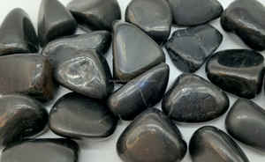 Mejor venta al por mayor Shungite piedra caída cristal Natural pulido estilo Feng Shui Reiki curación piedra de bolsillo en bruto - Product Image 3