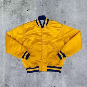 Blouson de baseball personnalisé pour hommes Blouson universitaire en satin brodé universitaire personnalisé pour hommes - Product Image 1
