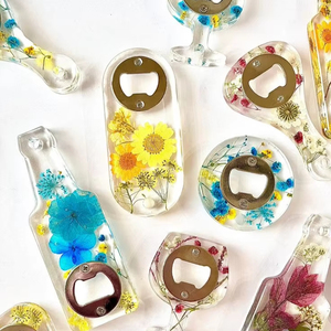 Abrebotellas de resina moderno con acabado brillante, perfecto para servir a los invitados en fiestas, eventos y celebraciones de inauguración de la casa - Product Image 1