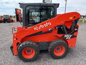 รถตักล้อยาง Kubota SSV65 มือสอง คุณภาพเยี่ยม โครงสร้างพรีเมียม พร้อมประวัติการบำรุงรักษามอเตอร์ที่ยอดเยี่ยม มีจำหน่ายแล้ว - Product Image 2