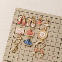 Galerie de Charmes de l'Académie de Ballet |   Pendentifs en laiton plaqué or 18 carats avec émail, motifs chaussures de ballet, tutu, ballerine et notes de musique, pour la fabrication de bijoux