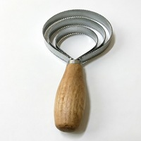 Peigne à chevaux à 6 anneaux, dentelé, anti-démangeaisons, grattoir, brosse de nettoyage pour le dépoussiérage des animaux et le démêlage du bétail
