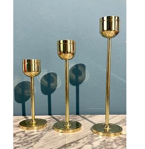 Candelabro Decorativo de Latón |   Decoración de Lujo para Comedor y Sala de Estar, Jarra de Vela de Concreto, Única - Product Image 1