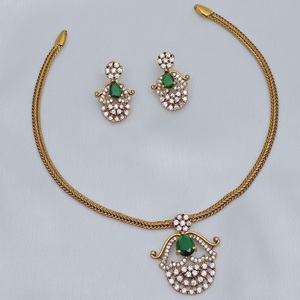 Ensemble de collier élégant de qualité supérieure avec finition mate et pierres AD exclusives et boucles d'oreilles pour mariage pour femmes - Product Image 1
