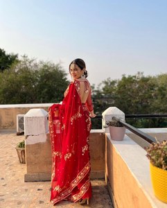 Sari de Georgette Bordado de Color Rojo, Último Modelo Exclusivo, Estilo Étnico para Bodas, Aspecto Impresionante y Moderno - Product Image 4