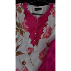 Elegante Vestido Rosa y Blanco para Mujer con Estampado Digital, Cintura Baja y Diseño Hueco, Ropa ODM Mixta para Banquetes y Uso Diario - Product Image 3
