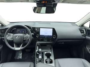 Muy limpio 2022 Lexus NX 350 - Product Image 2