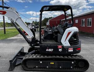 Excavadora de cadenas Bobcat E60 totalmente hidráulica en venta, motor de primera calidad, bomba hidráulica Kawasaki, 5.4m de alcance. - Product Image 3