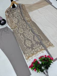 Ensemble de costumes de la collection Eid de Designer Heavy Party Wear en tissu filet doux de qualité supérieure avec des détails complexes pour les occasions festives - Product Image 4