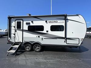 Autocaravana Usada 2023 F-o-r-e--s-t R-i-v-e-r Flagstaff Micro Lite 21FBRS, Camioneta para Acampar, Casa Rodante - Product Image 3