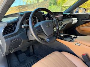 SUPER CLEAN 2021 LEXUS LS500 AUTOMÁTICO CON TECHO PANORÁMICO Y ASIENTOS DE CUERO - Product Image 5