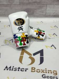 Gants de boxe blancs personnalisés Pas de boxe Pas de vie Chrome Heart Design Équipement d'entraînement professionnel Gants d'entraînement en PU/cuir de qualité supérieure - Product Image 3