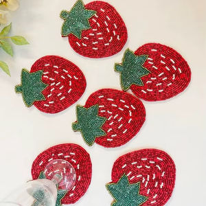 Mayorista de alta calidad Hot Trending Bohemian Set 4 Posavasos con cuentas blancas Posavasos con cuentas redondas para decoración de bebidas - Product Image 1