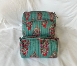 Couvre-lit matelassé en coton vintage imprimé à la main, écologique, pour ensemble de literie |   Tailles moyennes et grandes |   Doublure résistante à l'eau - Product Image 4