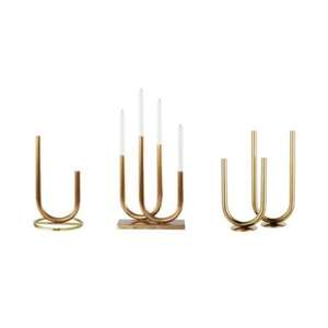 Portavelas de latón de estilo barroco con intrincados motivos decorativos y un brillo dorado para una opulenta decoración del hogar - Product Image 3