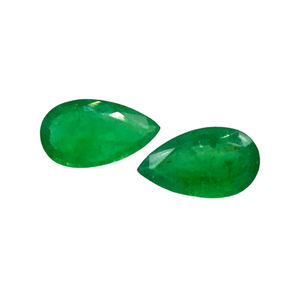 Impresionante par de piedras preciosas facetadas de pera esmeralda de gran venta para creaciones de joyería elegantes a precio de descuento - Product Image 1