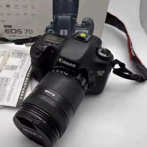 VENTES MONDIALES NOUVEAU Canon EOS 7D avec objectif 18-135mm, appareil photo numérique 18MP reflex en excellent état - Product Image 1