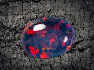 Cabochon en opale noire naturelle présentant une étincelle multicolore ardente idéale pour la fabrication de bijoux fins et les conceptions de luxe - Product Image 3