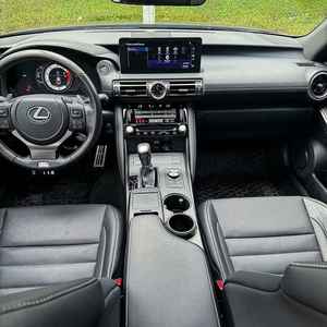 Lexus IS350 2024 d'occasion en excellent état - Product Image 3
