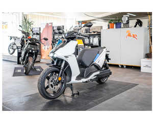 2022 Ray 7.7 E-Roller 129 km/h |   7,7 kWh |   Scooter électrique - Remise exclusive de 30% sur la vente. - Product Image 5