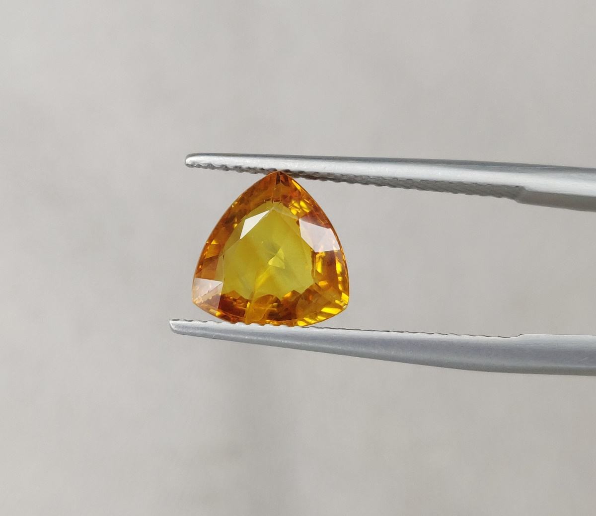 สีเหลือง