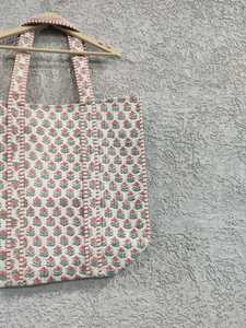 Bolso de mano bohemio de tamaño mediano Reversible con estampado floral de bloque de mano acolchado de algodón hecho a mano indio envío gratis en todo el mundo - Product Image 5