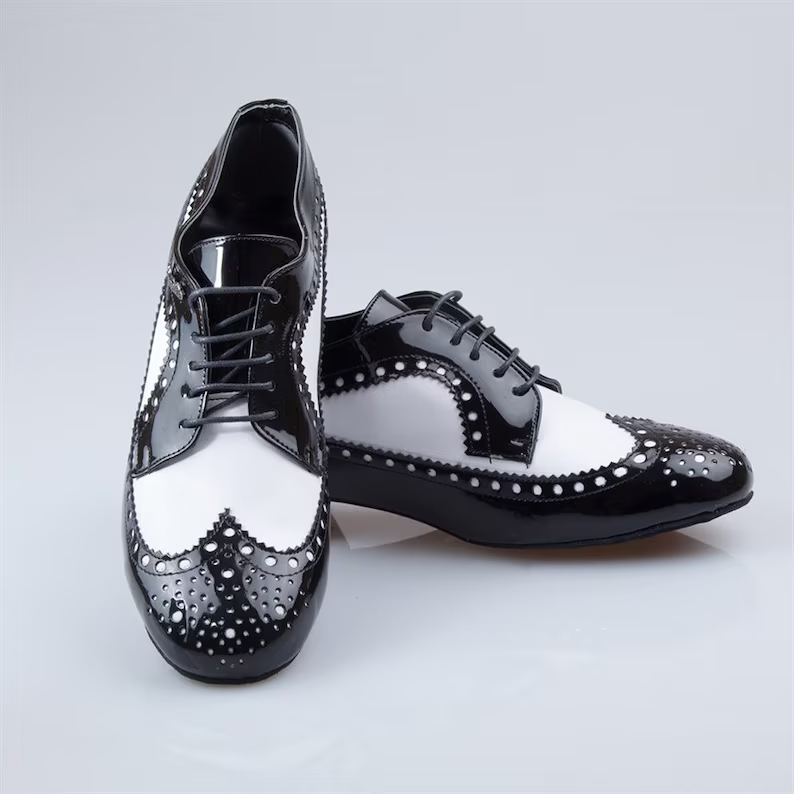 ส่องแสงสีดำและสีขาว