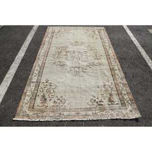 พรมวินเทจสไตล์ตุรกี ขนาด 5x7.8 ฟุต สีเบจน้ำตาล พรมขนสัตว์สไตล์ตะวันตกเฉียงใต้ - Product Image 1