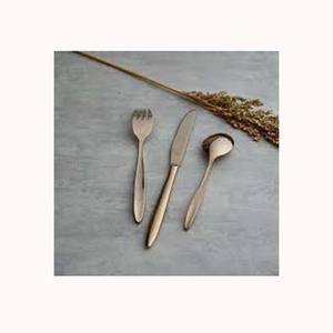 Ustensile de service alimentaire ensemble de vaisselle fantaisie de style occidental cuillère à dîner polie en or antique en acier inoxydable à long manche fait à la main - Product Image 1